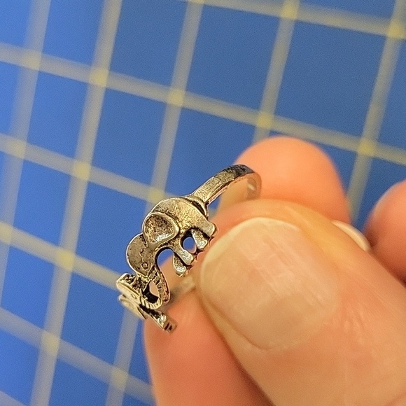 Elephant Pair Silver Tone Ring Size 8.5 - Picture 2 of 3